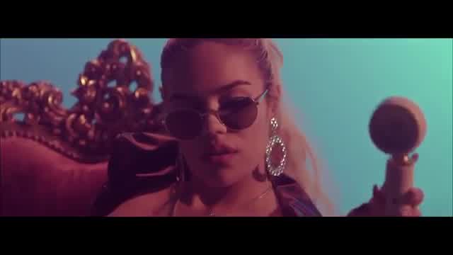 Bad Bunny - Ahora me llama