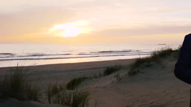 Calimeros - Ein weisses Schiff im Abendrot