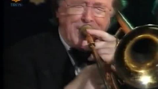 Chris Barber - Just a Closer Walk With Thee