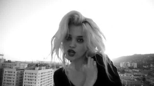 Sky Ferreira - Everything Is Embarrassing